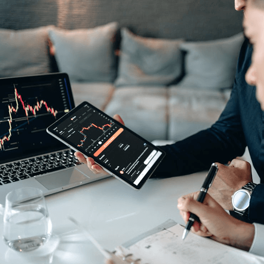 Infroveltis - Echipa de experți în criptomonede